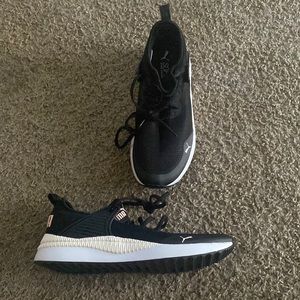 Size 8 puma sneakers. Never worn